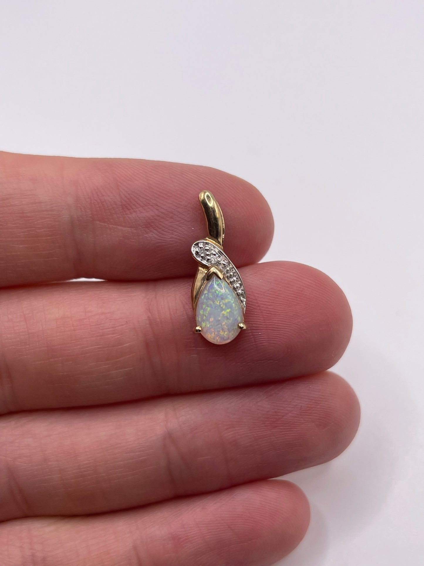 9ct gold opal and diamond pendant