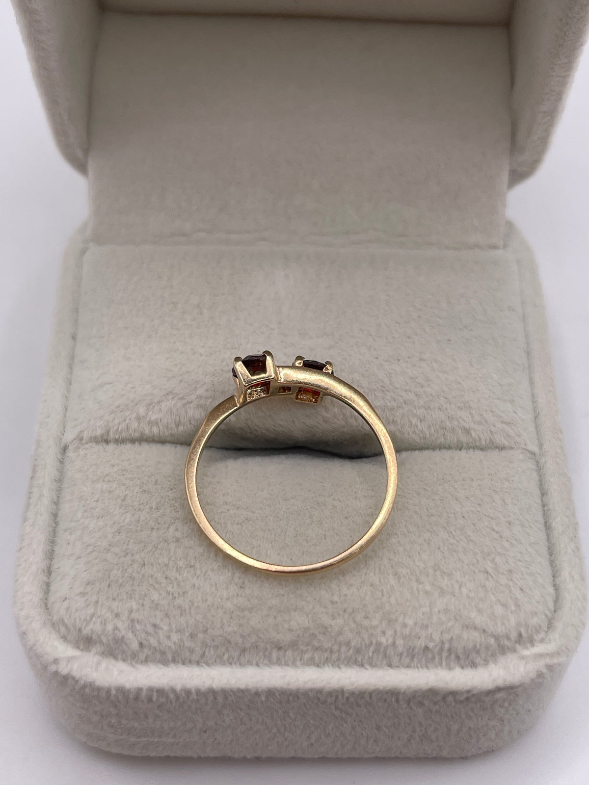 9ct gold garnet ring