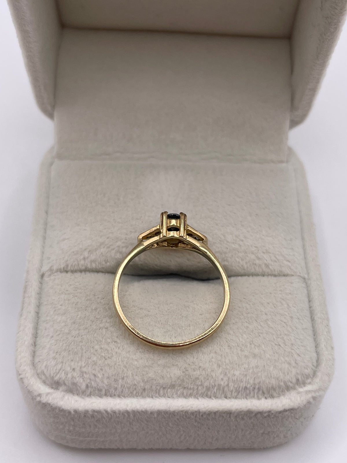 9ct gold sapphire and diamond ring