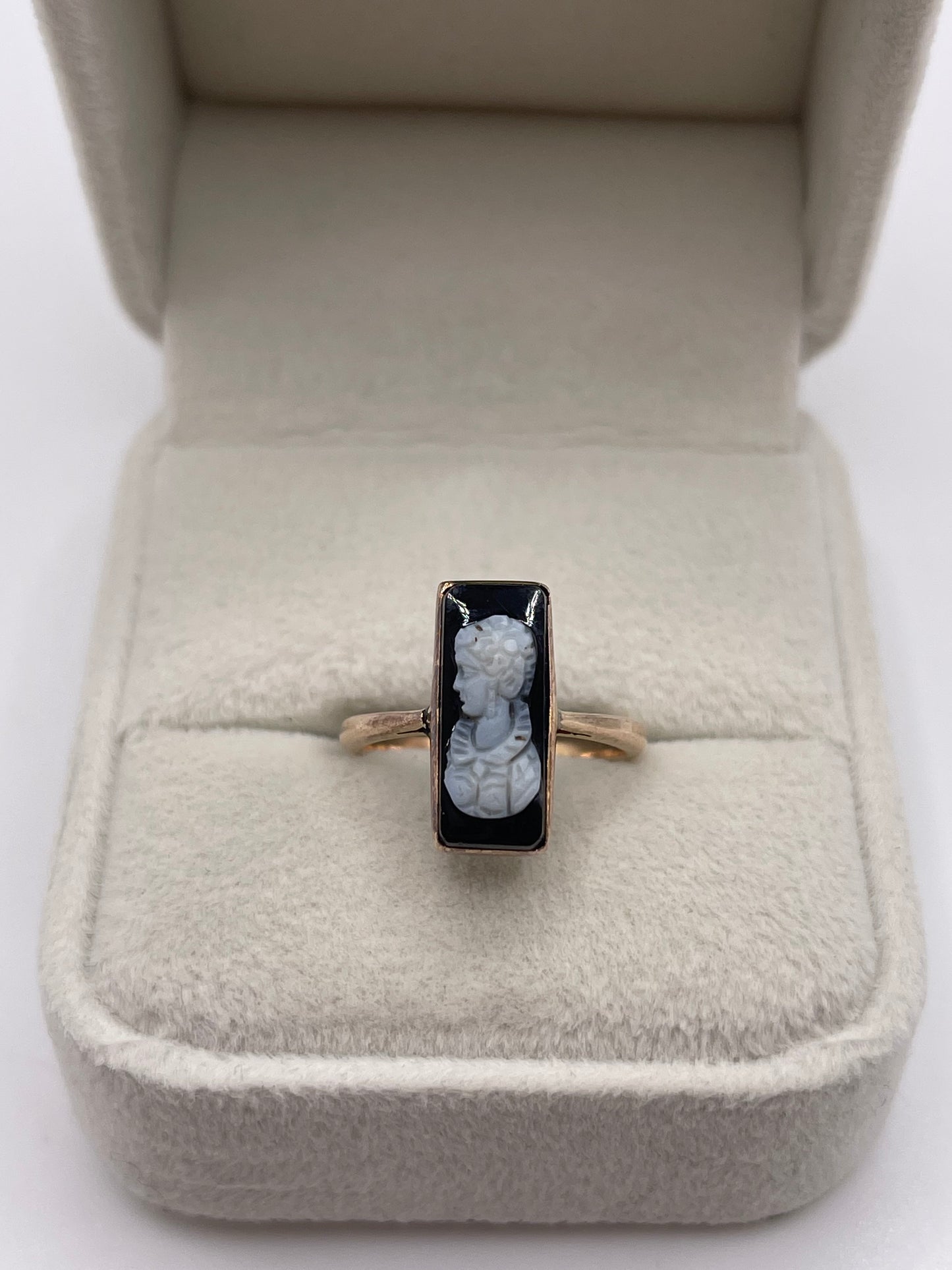 Antique 9ct rose gold cameo ring