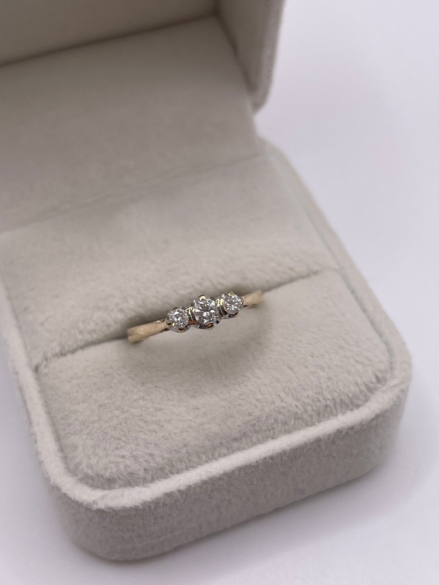 9ct gold 25 point diamond ring