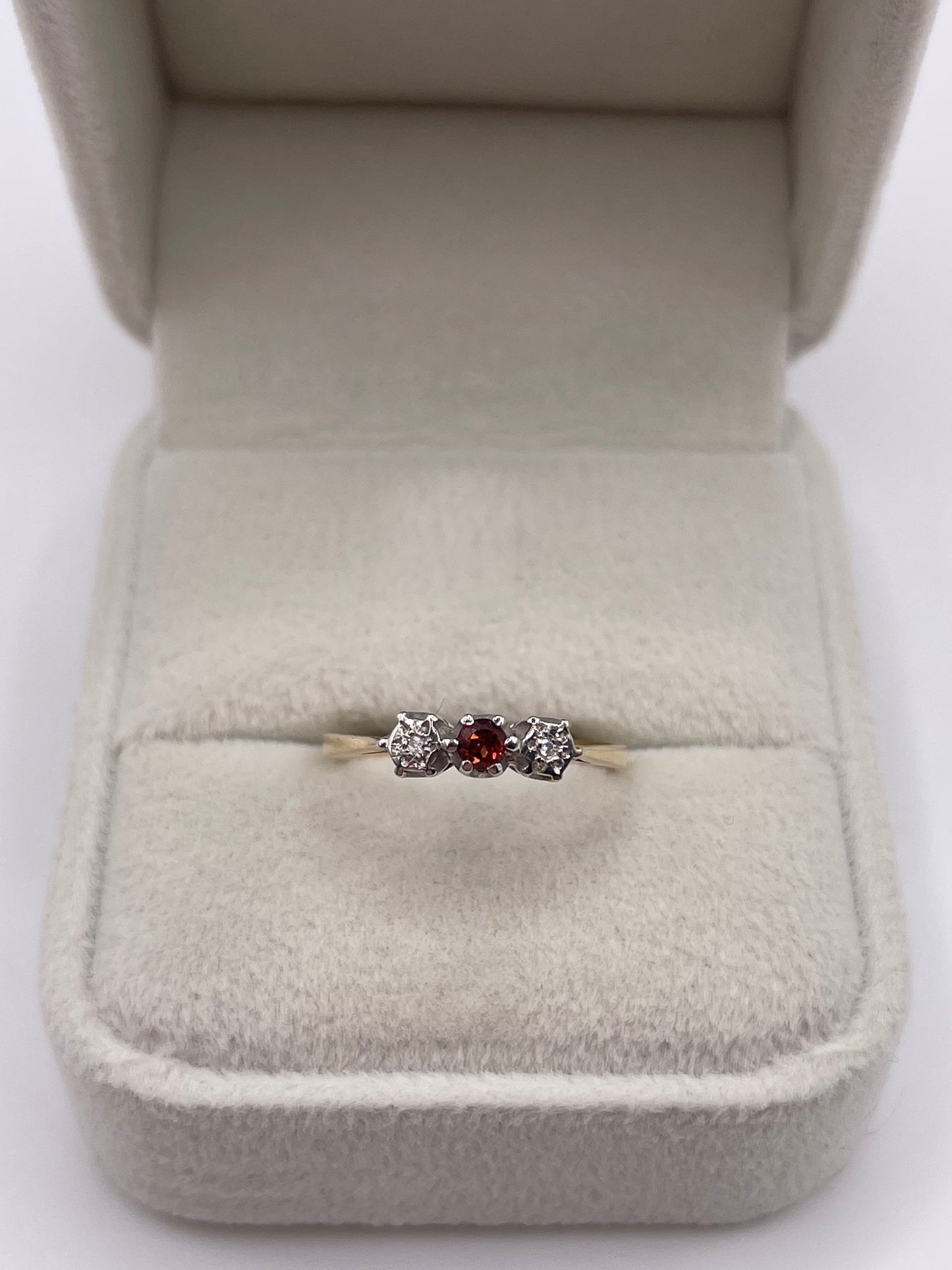 9ct gold garnet and diamond ring