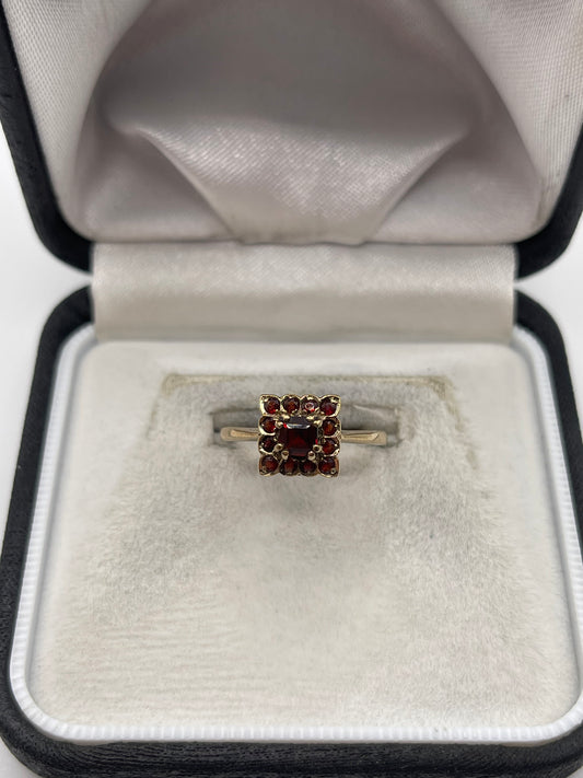 9ct gold garnet cluster ring