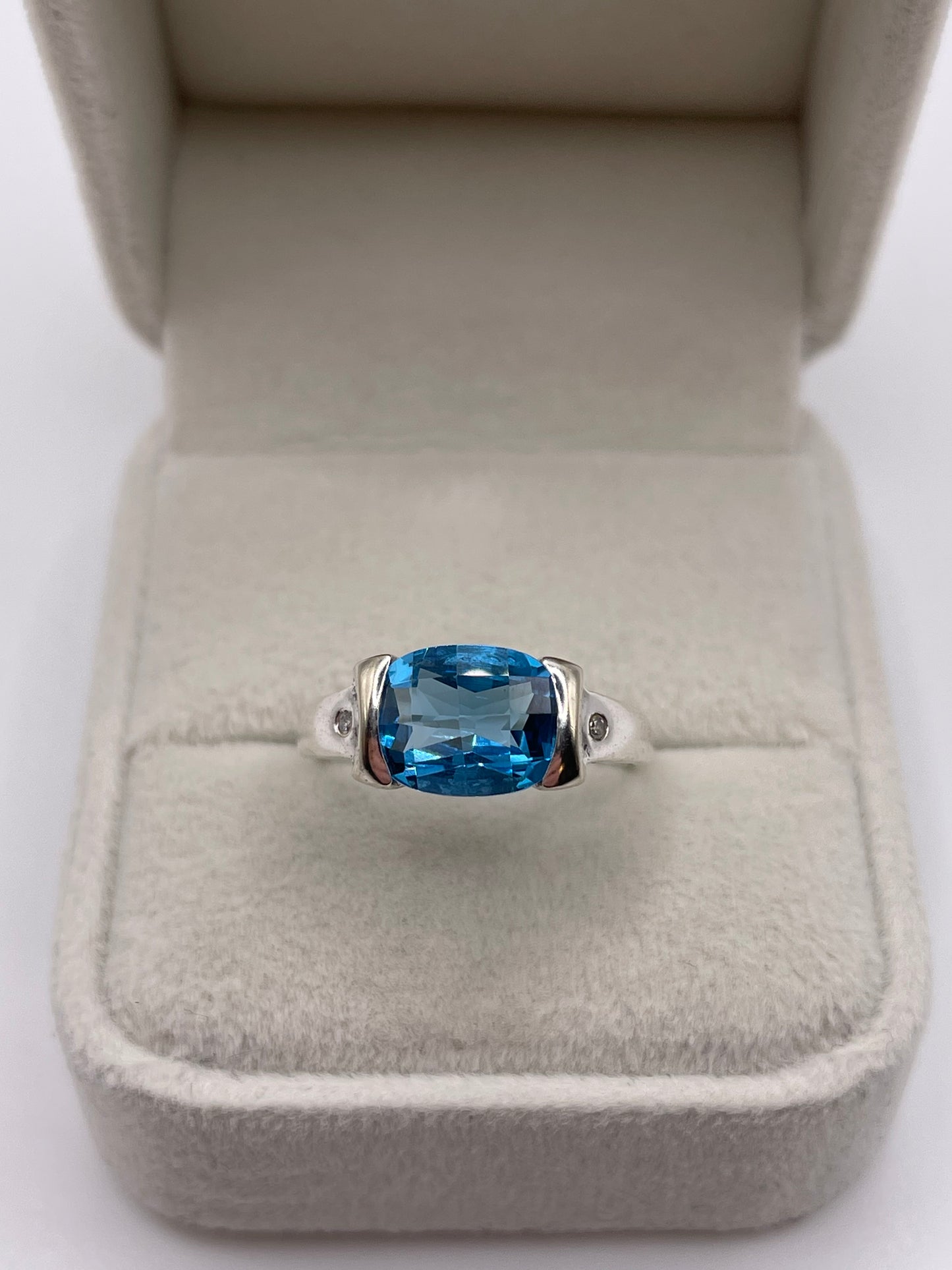 9ct white gold topaz and diamond ring