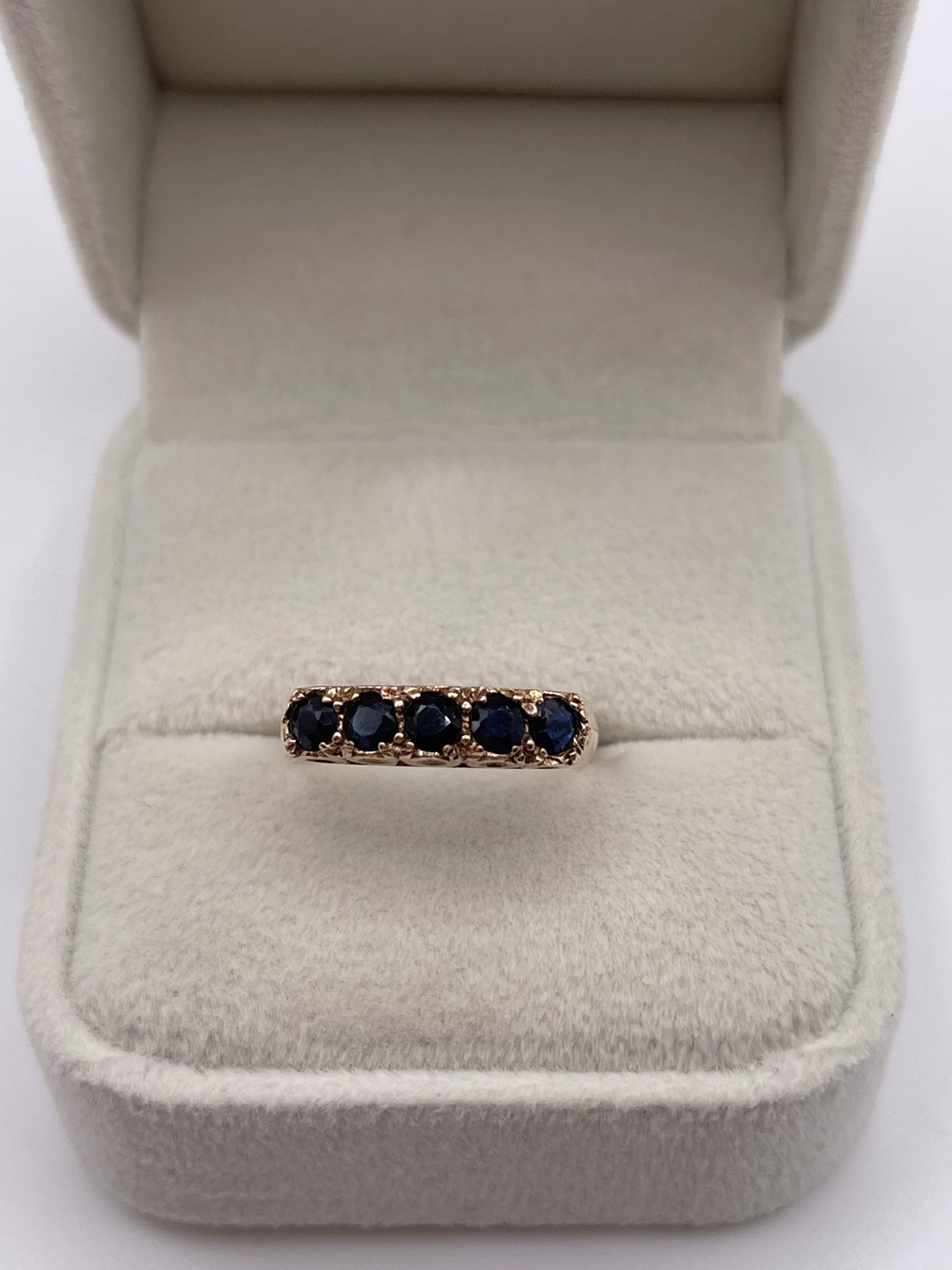 9ct gold sapphire rinv
