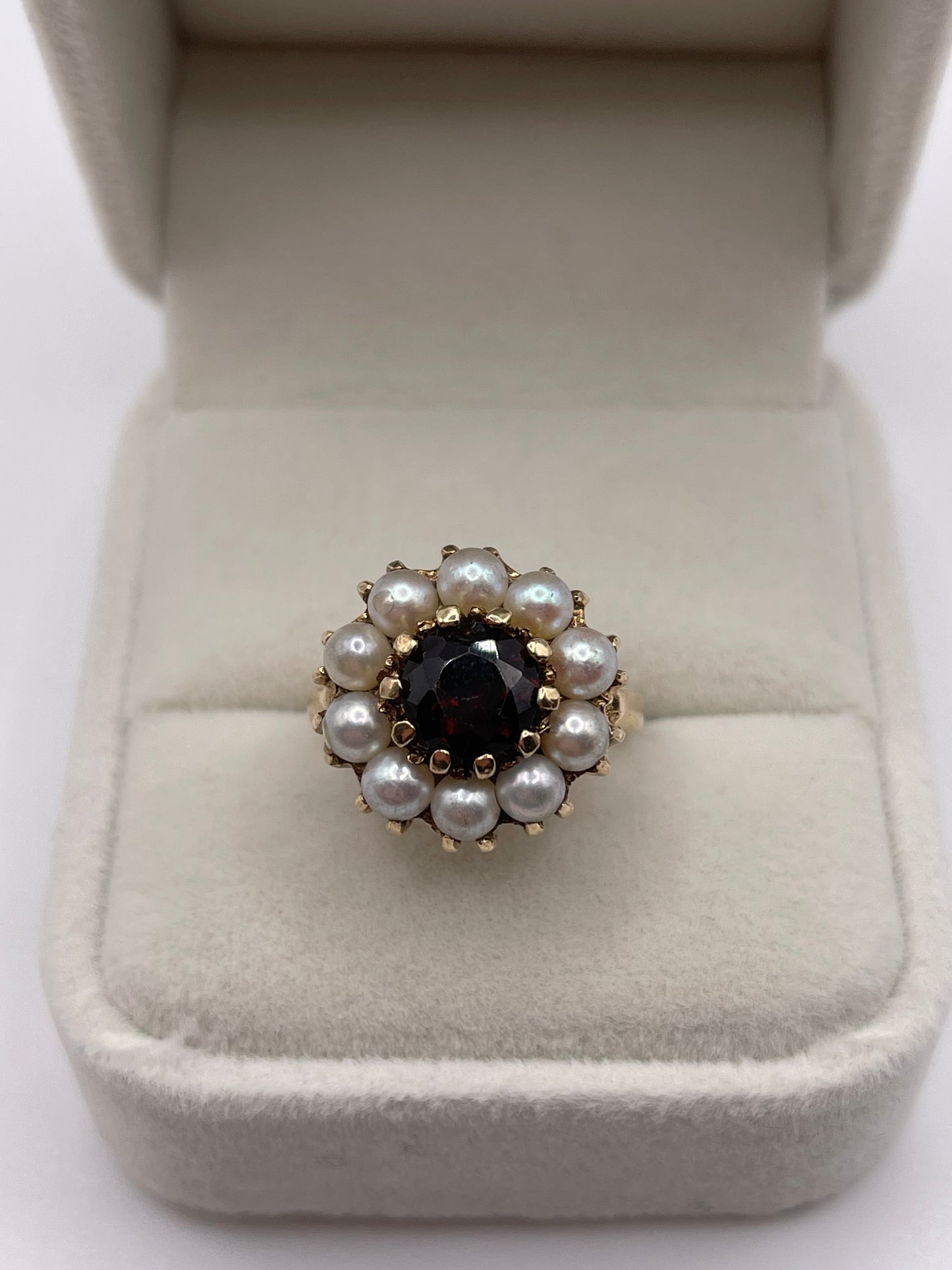 9ct gold garnet and pearl ring