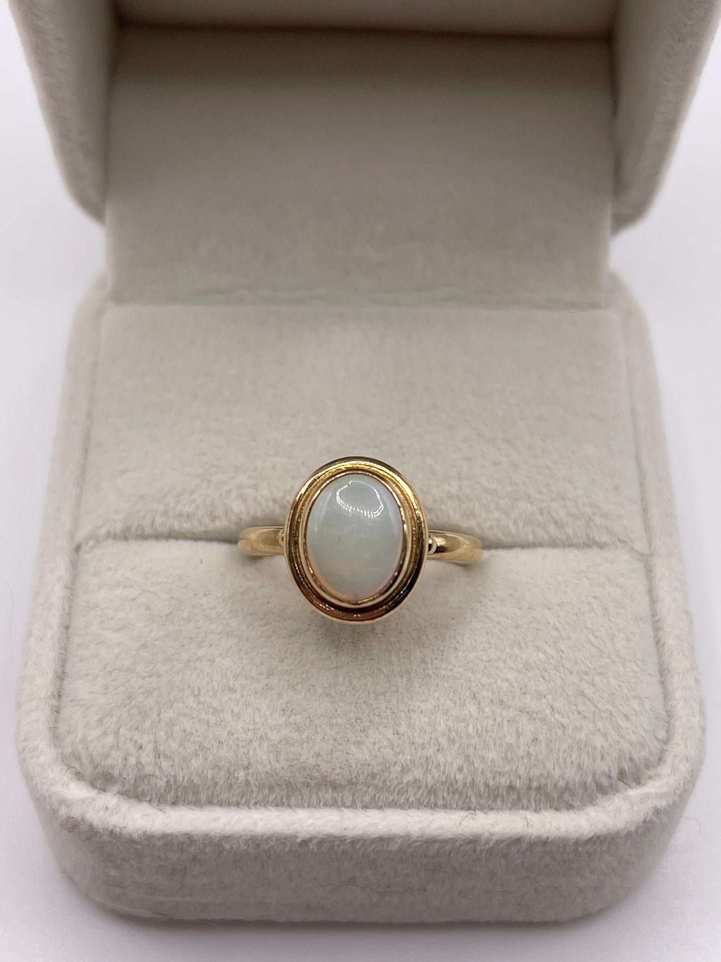 9ct gold opal ring