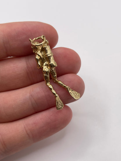 9ct gold scuba diver charm