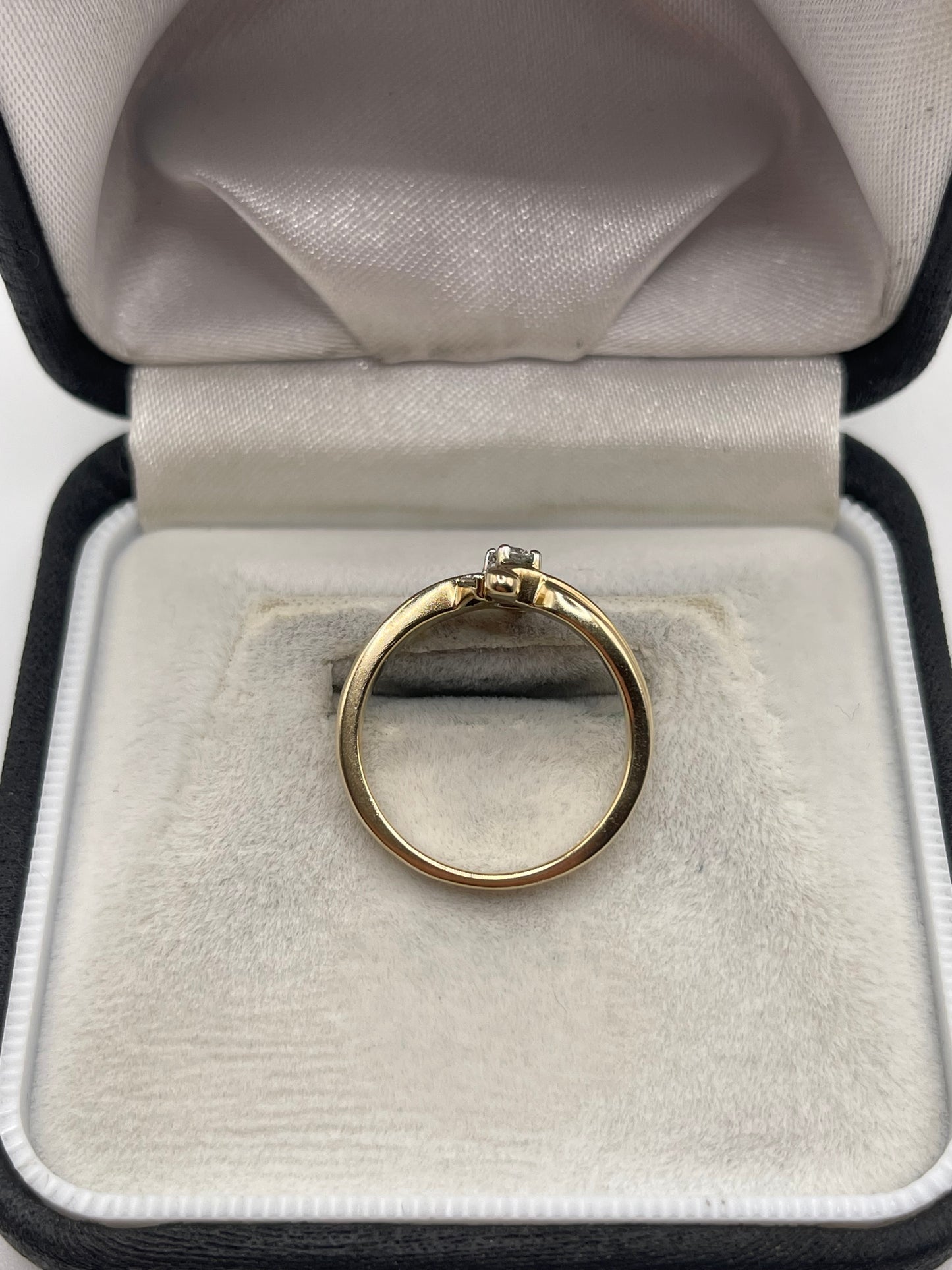 9ct gold diamond ring