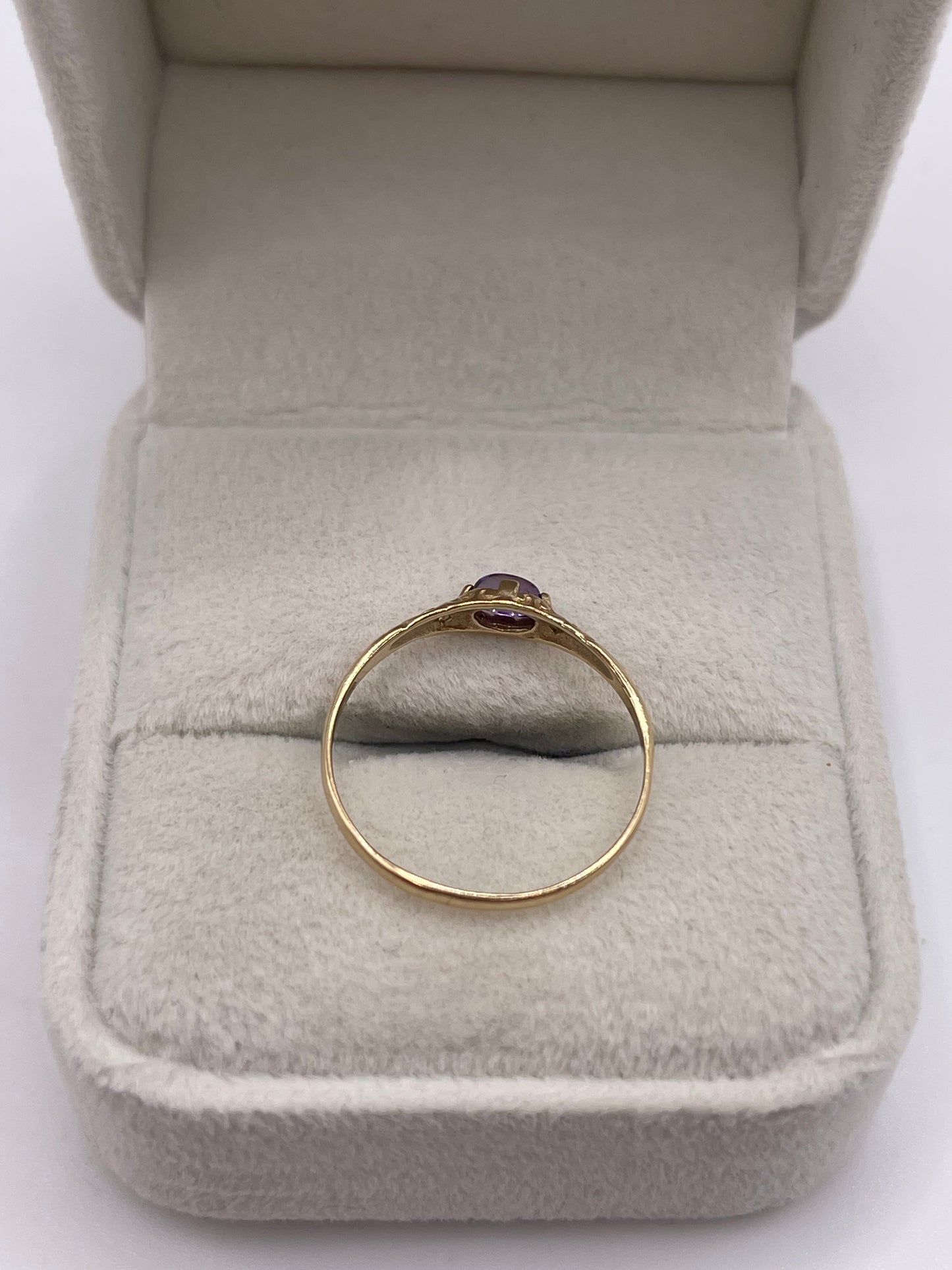 9ct gold cabochon amethyst ring