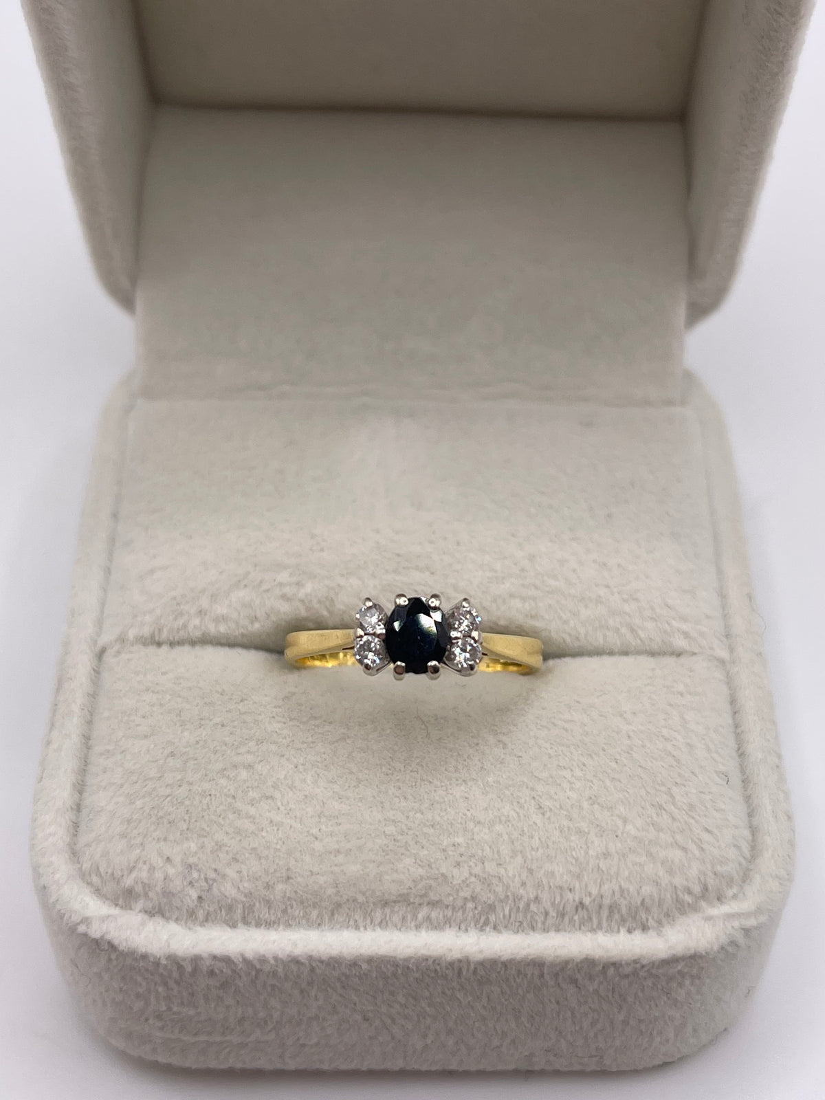 18ct gold sapphire and diamond ring