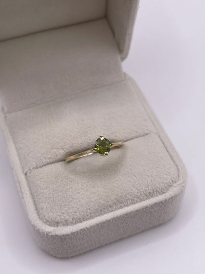 9ct gold quartz ring