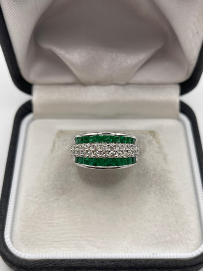 14ct white gold emerald and diamond ring