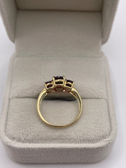 9ct gold garnet ring