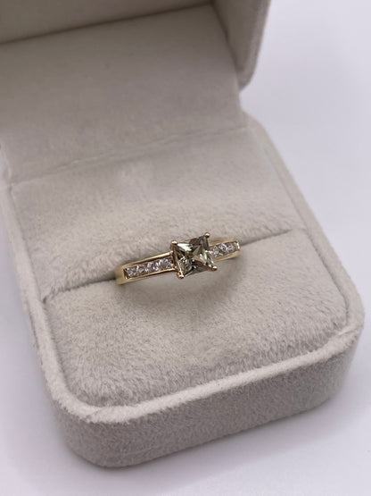 9ct gold quartz and zircon ring