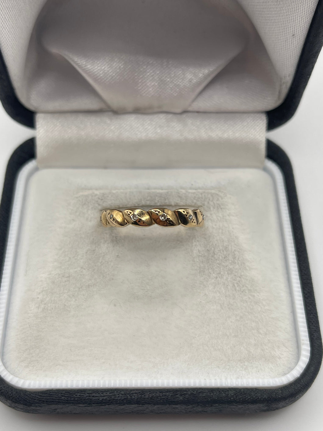 9ct gold diamond ring