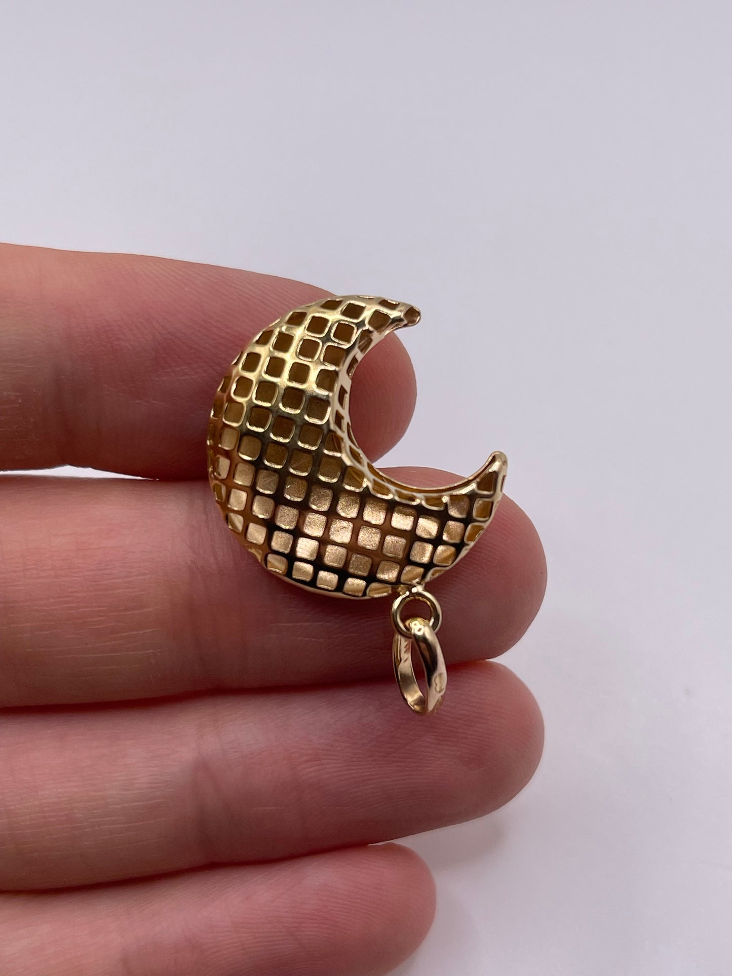 9ct gokd crescent pendant