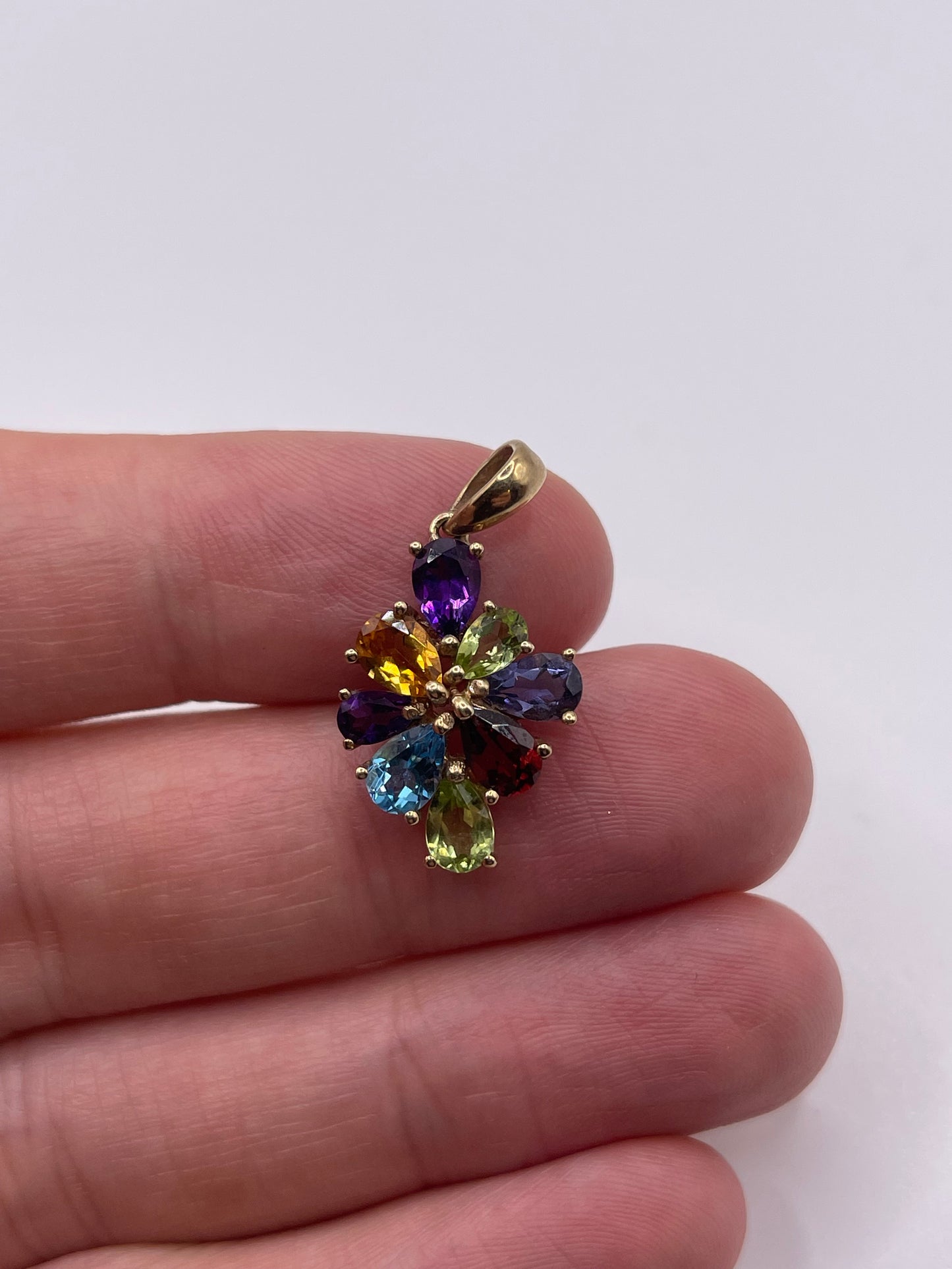 9ct gold multi-gem pendant