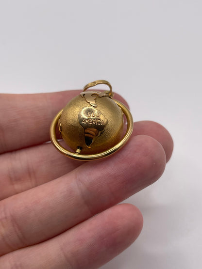 Heavy 18ct gold globe pendant