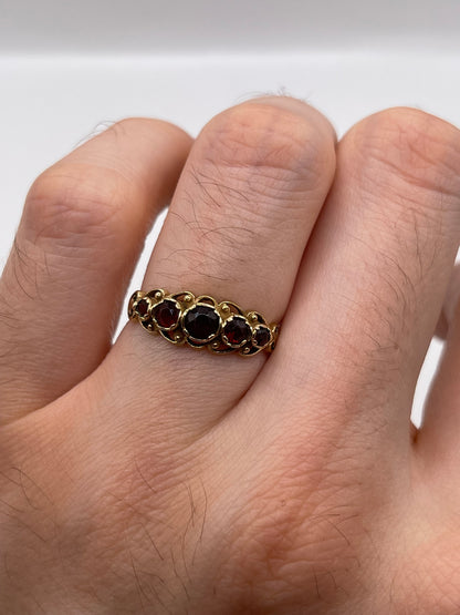 9ct gold garnet ring