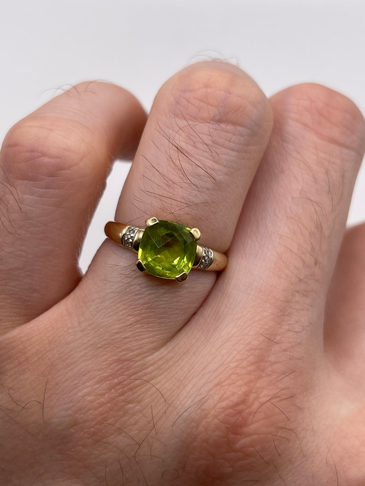 9ct gold peridot and diamond ring
