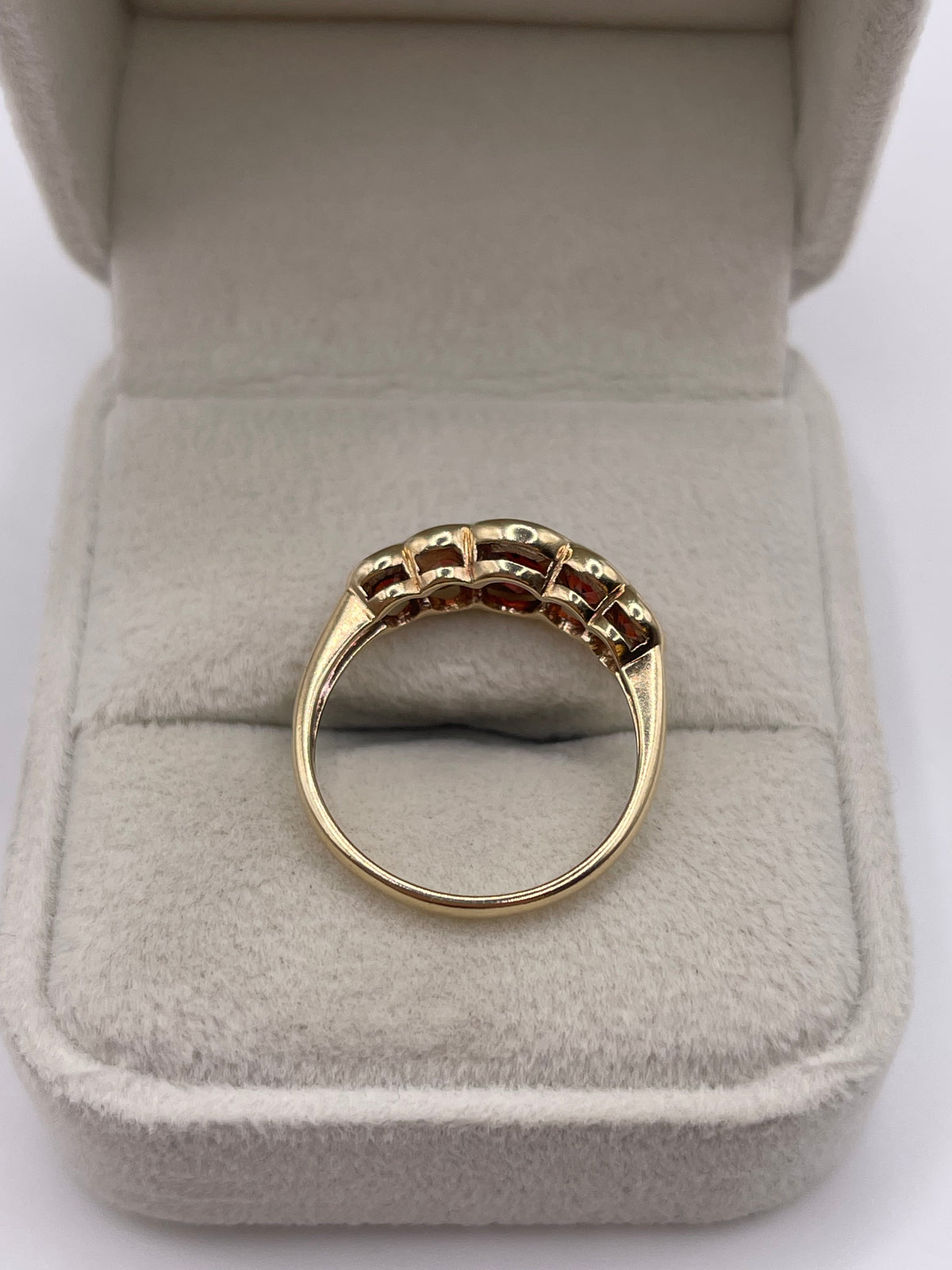 9ct gold garnet ring