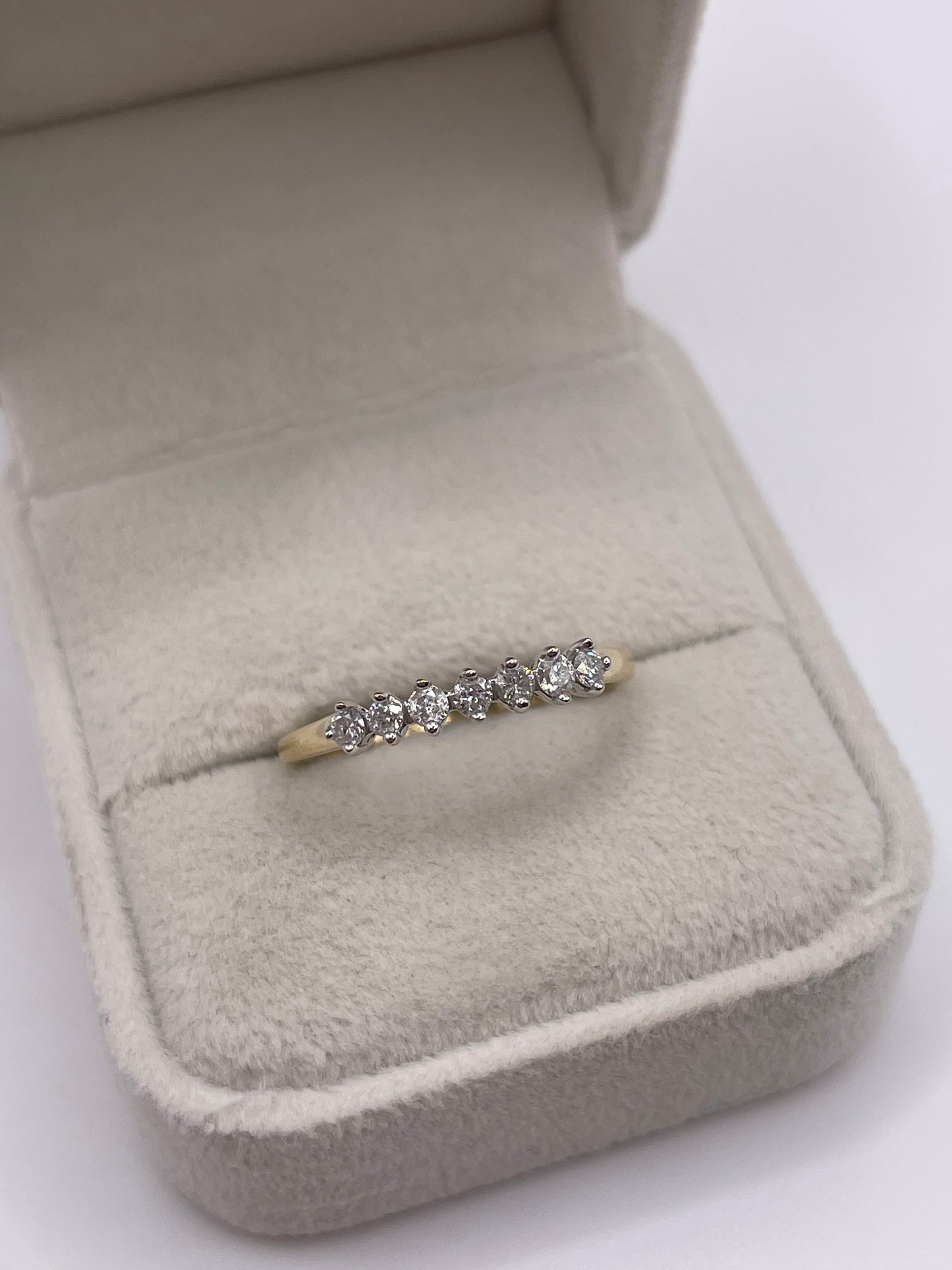 9ct gold diamond ring