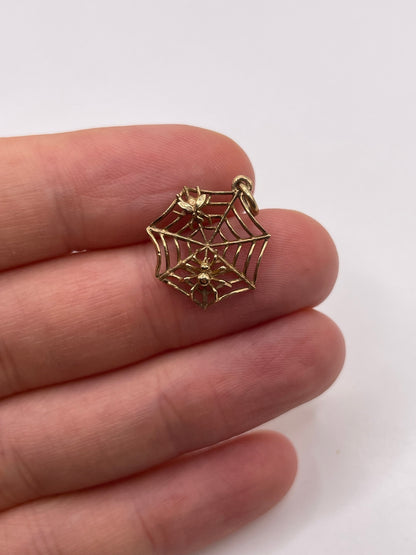 9ct gold spiders web pendant