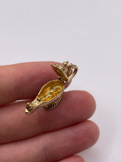 9ct gold genie lamp charm