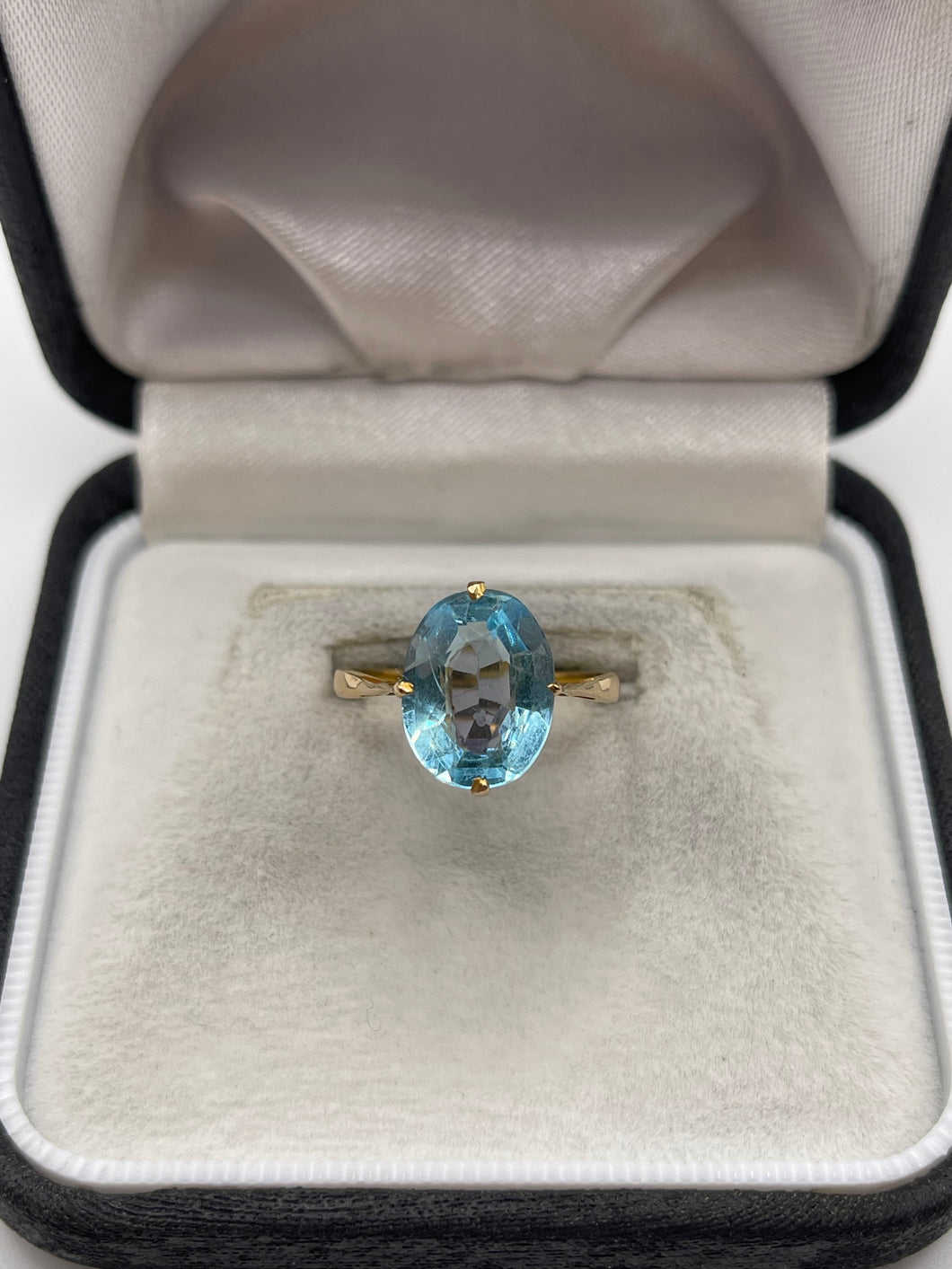 9ct gold synthetic spinel ring