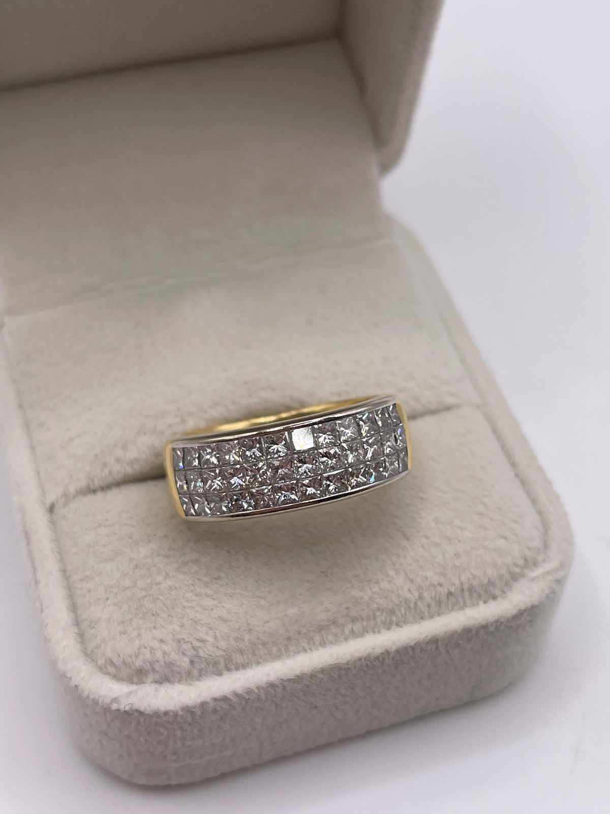 18ct gold 2.26ct diamond cluster ring