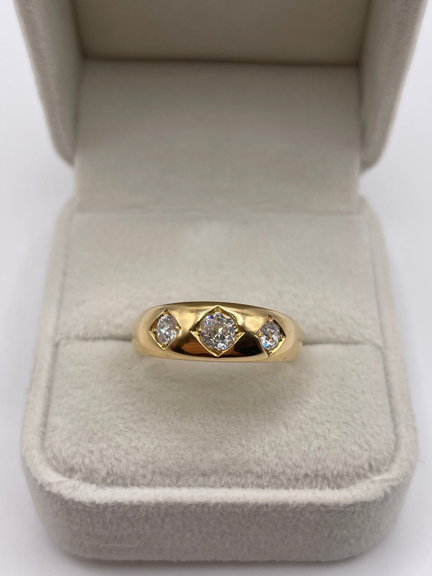 Antique 18ct gold 3 stone diamond gypsy ring