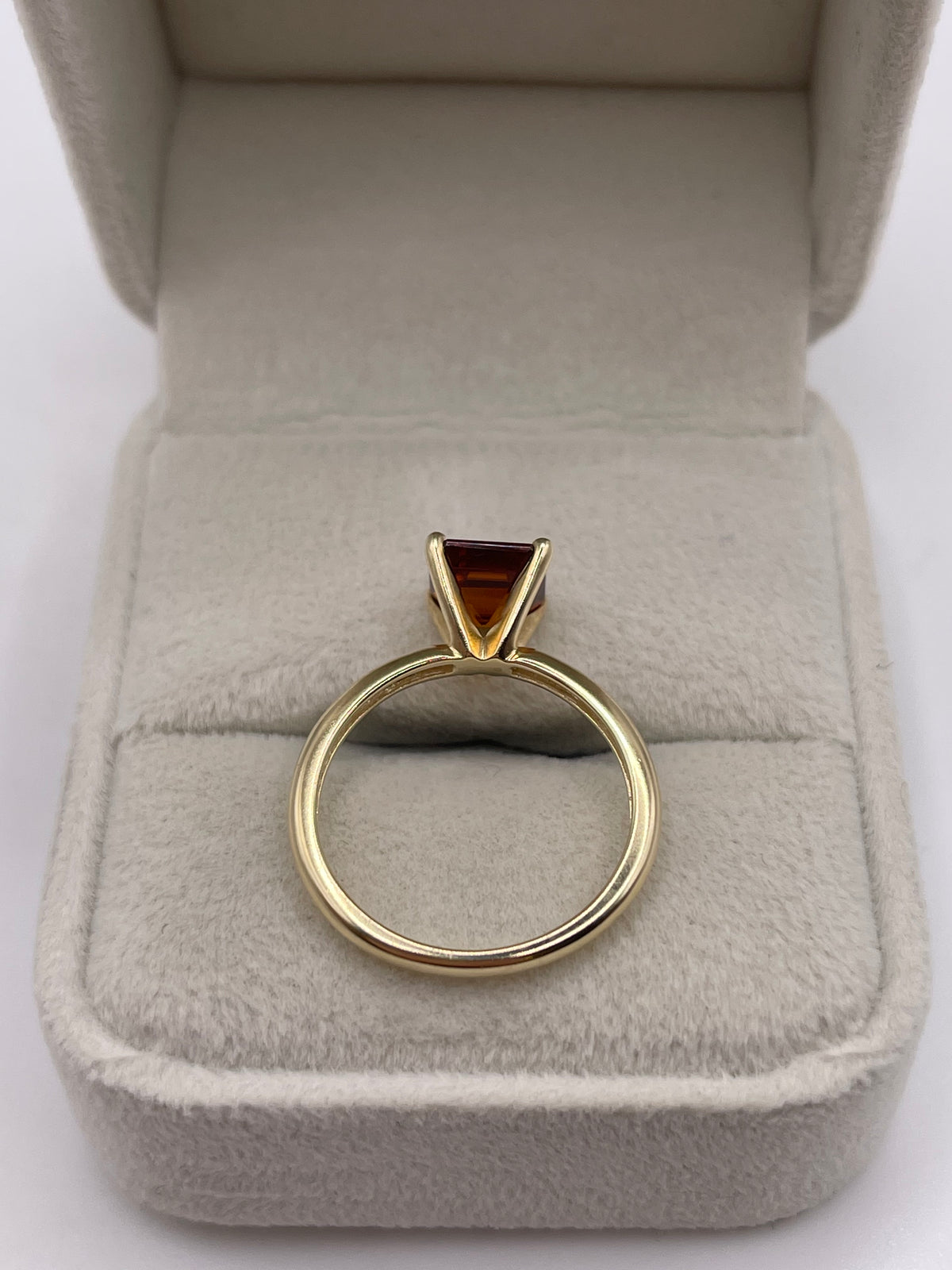 9ct gold red zircon ring