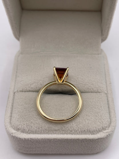9ct gold red zircon ring