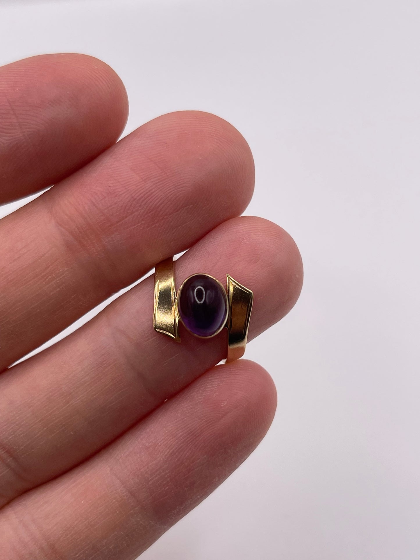 9ct gold cabochon amethyst ring