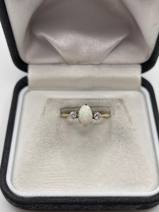 18ct gold opal and diamond ring