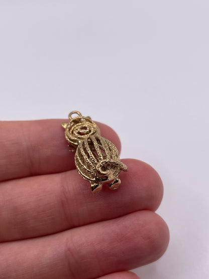 9ct gold cat pendant