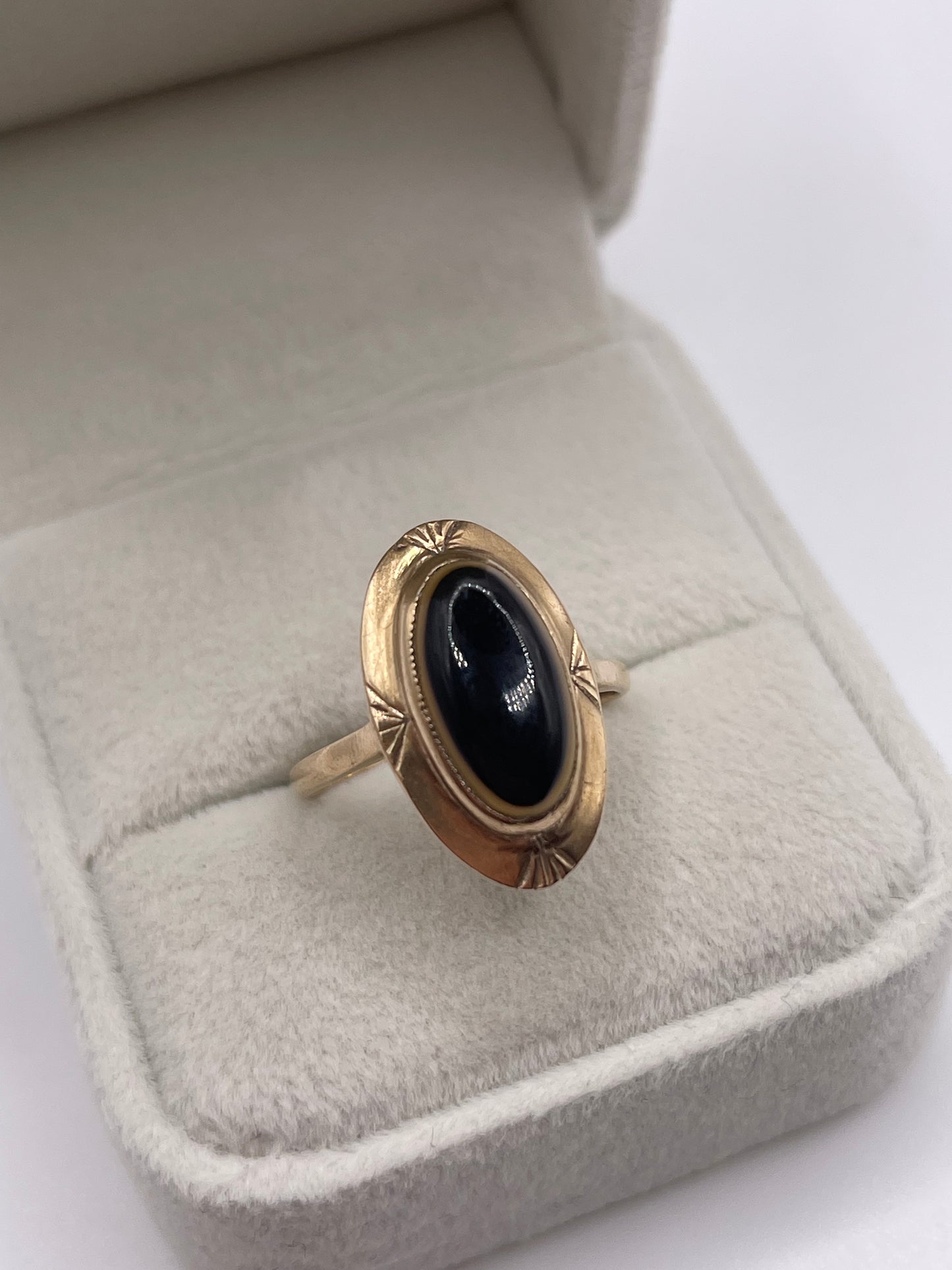 9ct gold onyx ring