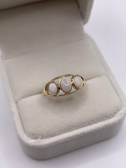 9ct gold opal ring