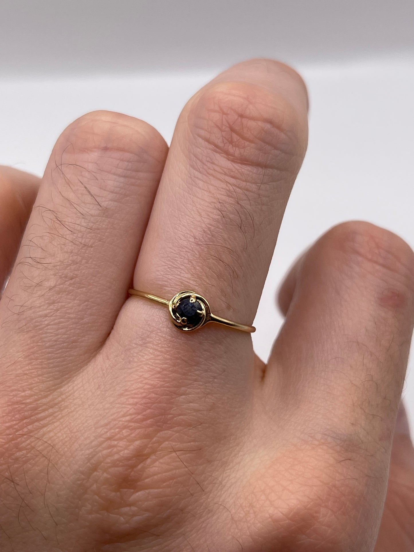 9ct gold sapphire ring