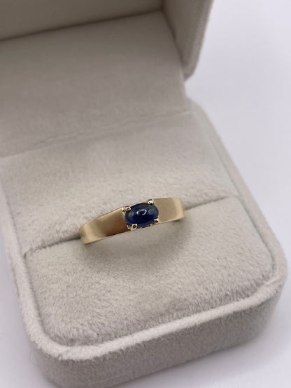 9ct gold cabochon sapphire ring