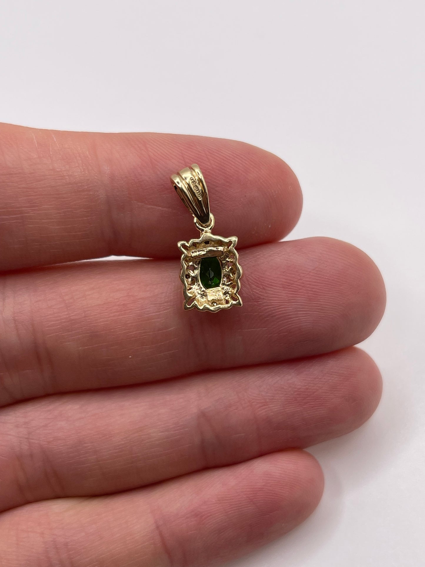 9ct gold diopside and diamond pendant