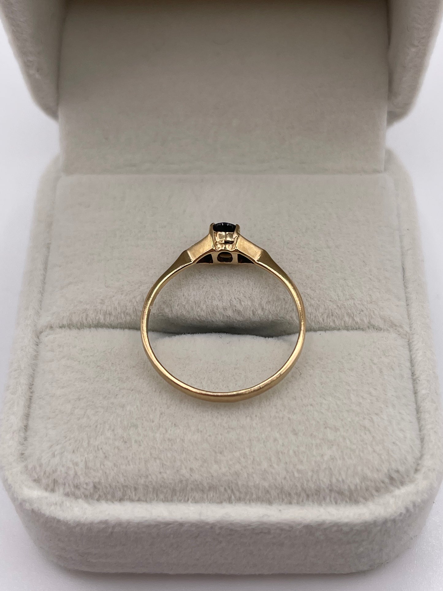 9ct gold sapphire and diamond ring