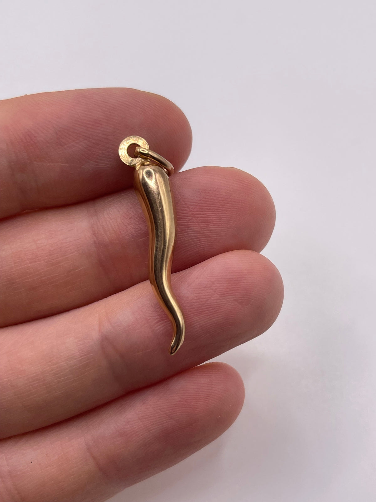 9ct gold horn of plenty pendant
