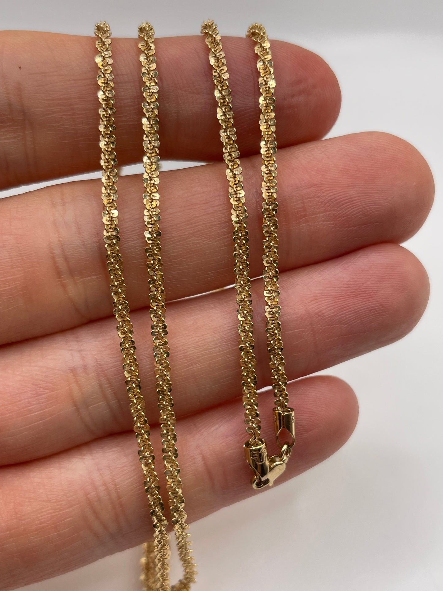 9ct gold chain 487