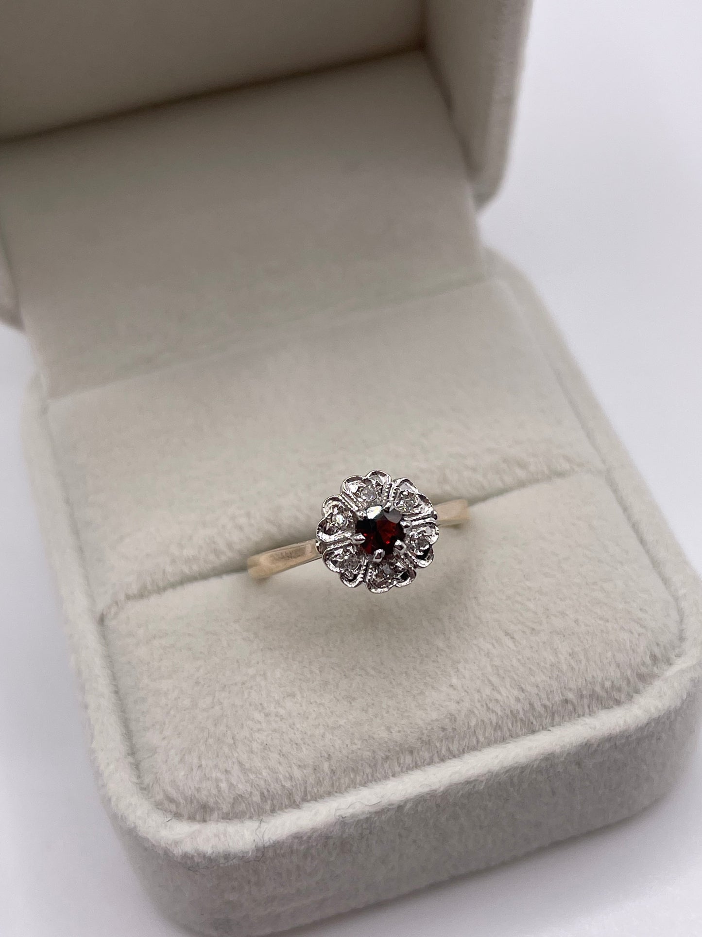 9ct gold garnet and diamond ring