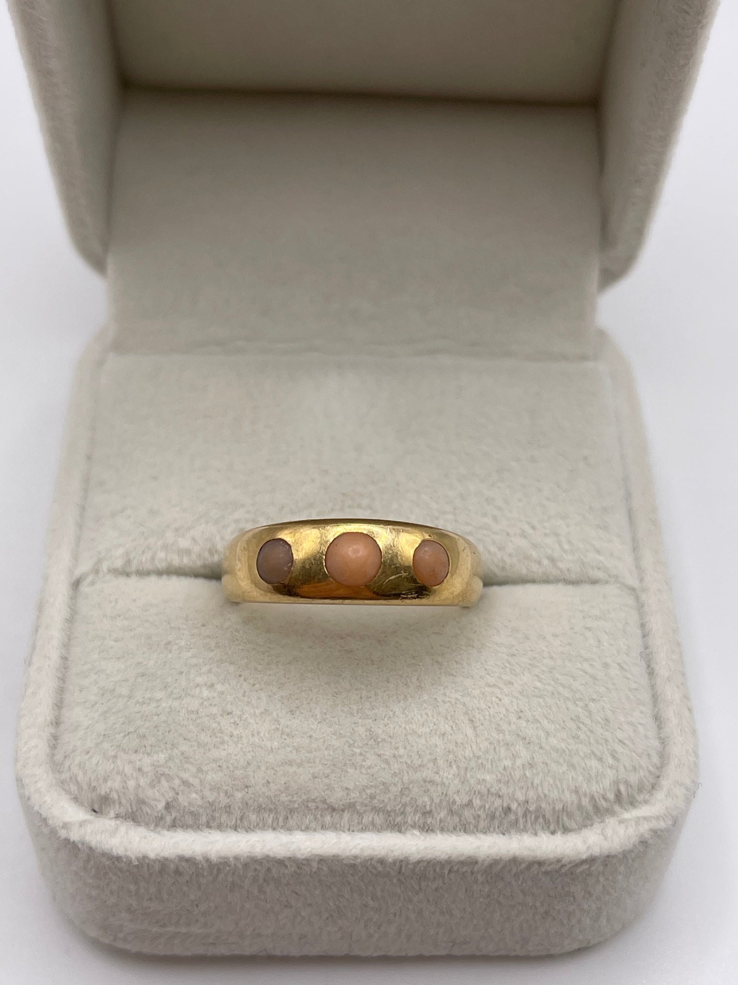 Antique 18ct gold coral gypsy ring