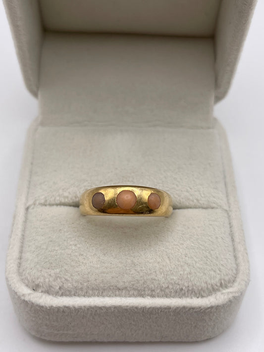Antique 18ct gold coral gypsy ring