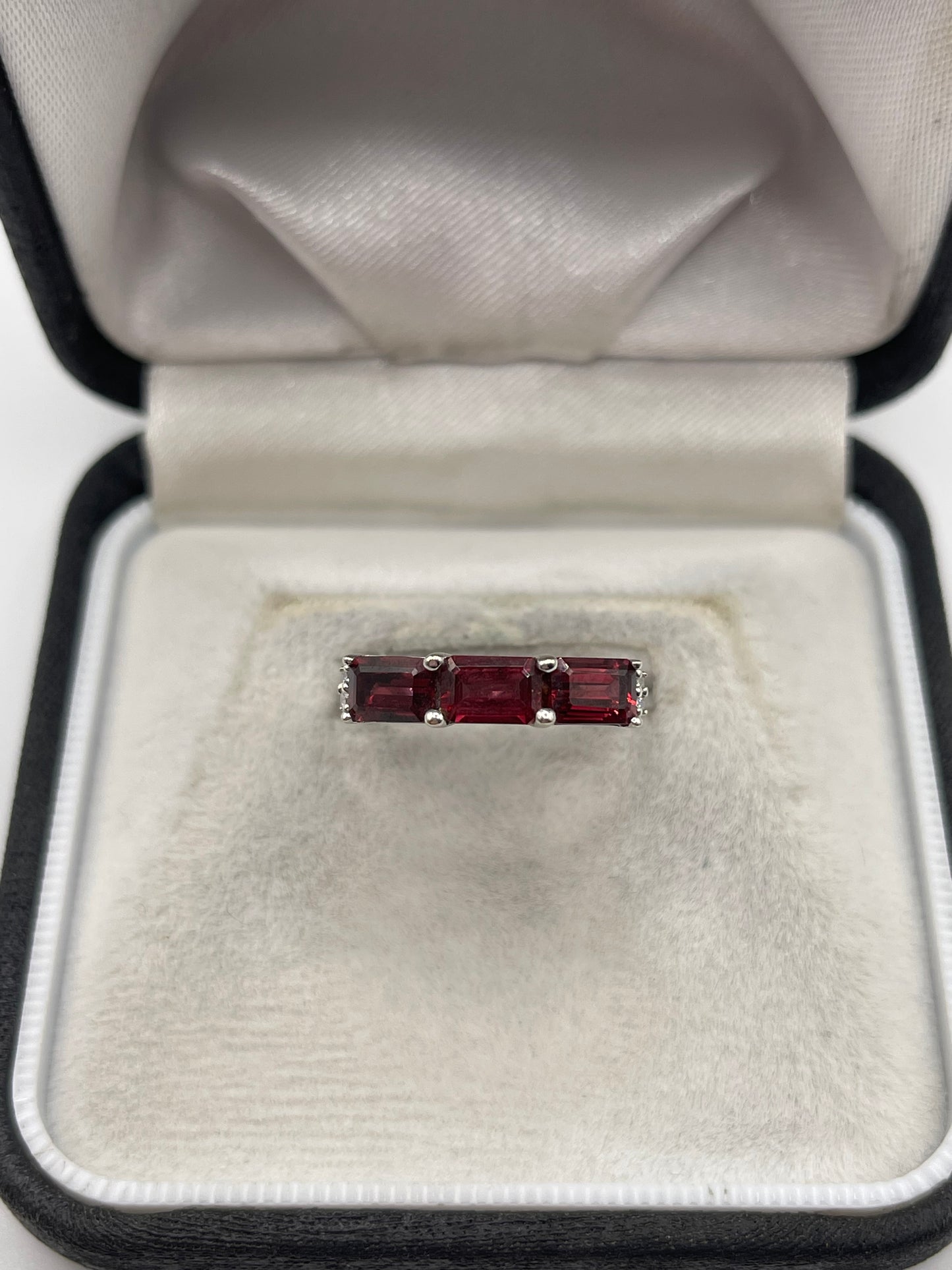 9ct white gold garnet and diamond ring