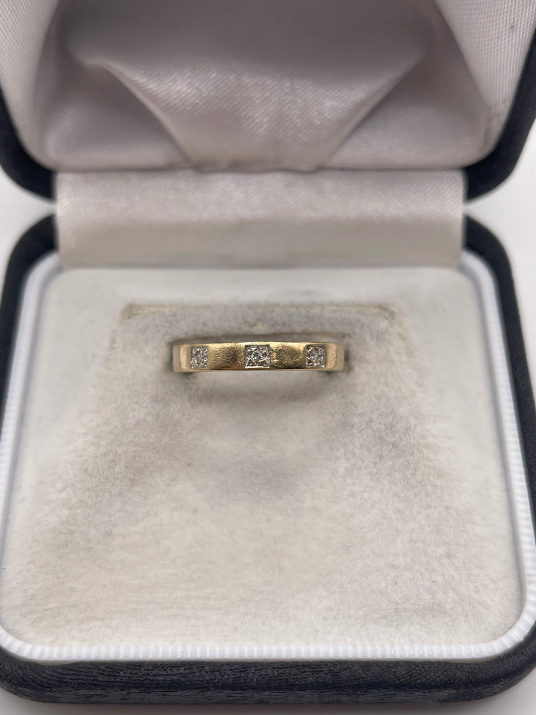 9ct gold diamond ring